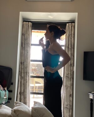 Akshara Gowda Instagram - To INSPIRE , HUMOUR & make you THIRSTY ❤️🍷

📸 @fatheroffloki

 #aksharagowda #stylishtamilachi #aksharagowdabikki #stylishtamizhachi 
#mumbai #hyderabad #wine