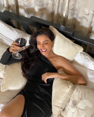 Akshara Gowda Instagram - To INSPIRE , HUMOUR & make you THIRSTY ❤️🍷

📸 @fatheroffloki

 #aksharagowda #stylishtamilachi #aksharagowdabikki #stylishtamizhachi 
#mumbai #hyderabad #wine
