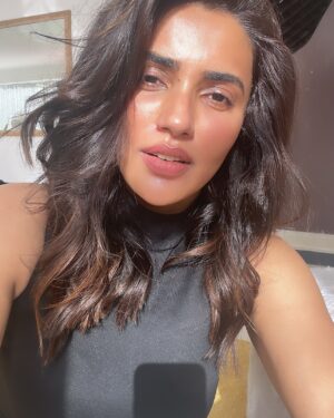 Akshara Gowda Instagram - May everything I post confuse you … until you learn to mind your business 🥰🤣😂😂😂 

 #aksharagowda #stylishtamilachi #aksharagowdabikki #stylishtamizhachi 
#mumbai #hyderabad #goldenlight #sunkissed 

#pregnant #pregnancy #momtobe #babyontheway #babyonboard #expecting #bunintheoven #novemberbaby #parenthood #newmom #newmum #newparents #parentingjourney