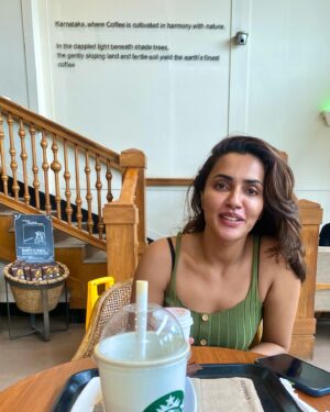 Akshara Gowda Instagram - Grow , Glow , Flow .. that’s the vibe 🥰❤️ #2025 

#coffeedate 

PC @fatheroffloki

 #aksharagowda #stylishtamilachi #aksharagowdabikki #stylishtamizhachi 
#mumbai #hyderabad 

#pregnant #pregnancy #momtobe #babyontheway #babyonboard #expecting #bunintheoven #novemberbaby #parenthood #newmom #newmum #newparents #parentingjourney