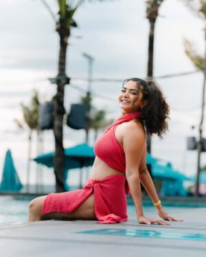 Akshata Sonawane Instagram - Sunkissed skin, ocean breeze, and the best company 🍸🌴