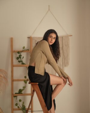 Akshaya hariharan Instagram - Serving looks 🍂  Shot by - @irst_photography  Makeup - @mvmakeovermuse  Hair - @pavithra_hairstylist_and_mua
