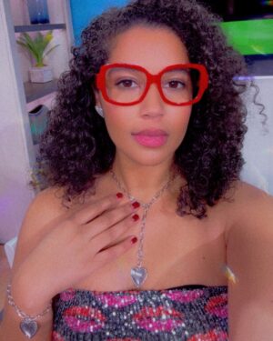 Alana Monteiro Instagram - What are y’all stepping into on Valentine’s Day ? 🤓 💝 ❤️