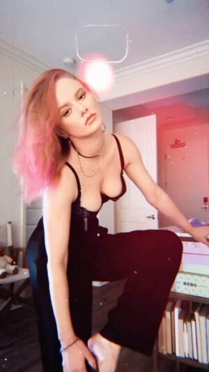 Alena Savostikova Instagram - ɪ’ᴠᴇ ᴄʜᴀɴɢᴇᴅ ᴍʏ ʜᴀɪʀ & ʀᴇɪɴᴠᴇɴᴛᴇᴅ ᴍʏꜱᴇʟꜰ ꜱᴏ ᴍᴀɴʏ ᴛɪᴍᴇꜱ ɪɴ ᴛʜᴇ ᴘᴀꜱᴛ ʏᴇᴀʀ ᴛʜᴀᴛ ɪꜰ ᴛʜɪꜱ ᴡᴀꜱ ᴀ ᴅʀɪɴᴋɪɴɢ ɢᴀᴍᴇ, ᴡᴇ’ᴅ ᴀʟʟ ʙᴇ ᴡᴀꜱᴛᴇᴅ…
#ͲօͲհҽƑմӀӀҽʂէ