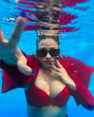 Alendra Bill Instagram - It’s just me and  pool 🏊❤️