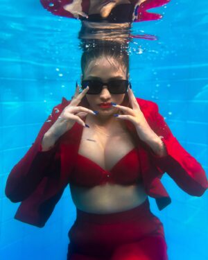 Alendra Bill Instagram - It’s just me and  pool 🏊❤️