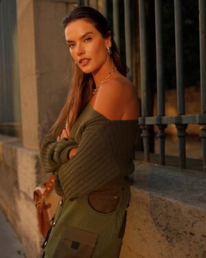 Alessandra Ambrosio Instagram - sous le ciel de Paris » ✨🌅 | @alessandraambrosio