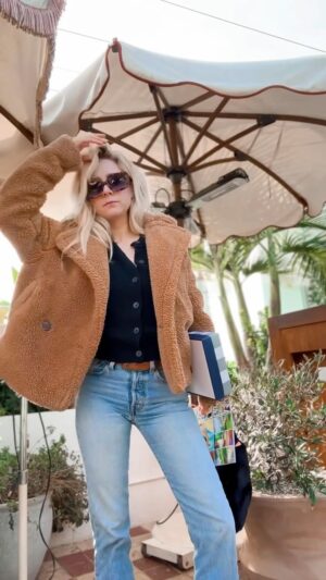 Alessandra Torresani Instagram - Hands full and on the go…again.