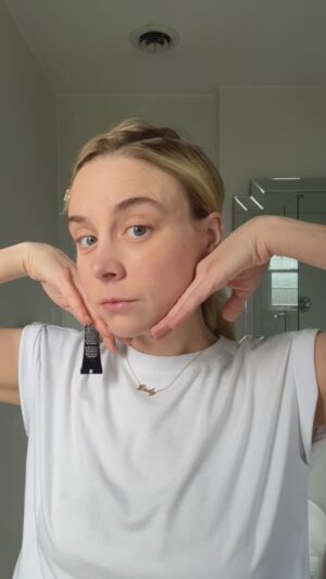 Alessandra Torresani Instagram - Watch me wake up these tired eyes  with 60 second eye effects tinted firming gel by #westmorebeauty 👀

@westmorebeauty #grwm #ad