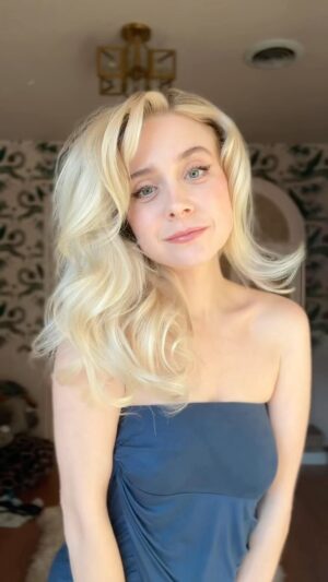 Alessandra Torresani Instagram - How to: Blonde Bombshell Hair by @scottkinghair 

Inspired by @heidimontag 💋

#ltk #sabrinacarpenter #celebrityhairstylist #blondehair