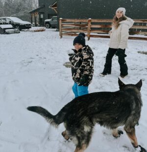 Alexa PenaVega Instagram - I think it’s safe to say the PenaVega fam is even more in love with Tennessee after these last couple days …💜 ❄️ 🏠 #snowday