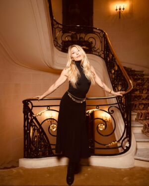 Alexandra Vino Instagram - 🏙️ #happysunday❤️ ☀️🥂🤞🏻#plazaathenee