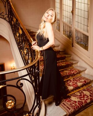 Alexandra Vino Instagram - 🏙️ #happysunday❤️ ☀️🥂🤞🏻#plazaathenee