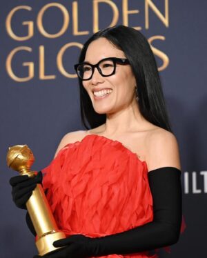 Ali Wong Instagram - The first 🏆 I’ve ever received for a stand up special 😭 🙏 ❤️

Dress, gloves and shoes: @balenciaga 
Earrings: @bpdesilvajewellers 
Styling: @taraswennen 
Makeup: @danielmartin 
Hair: @samiknighthair 
📸 @goldenglobes @gettyimages #goldenglobes