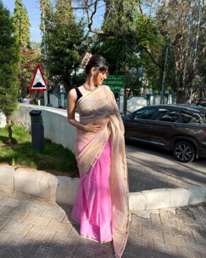 Alice Kaushik Instagram - Such a beautiful day 💕
#SoBlessed #DarshanAtTirupatiBalaji 🌸
When in Chennai wear @thariibyshrutika 💕
@shrutika_arjun ❤️