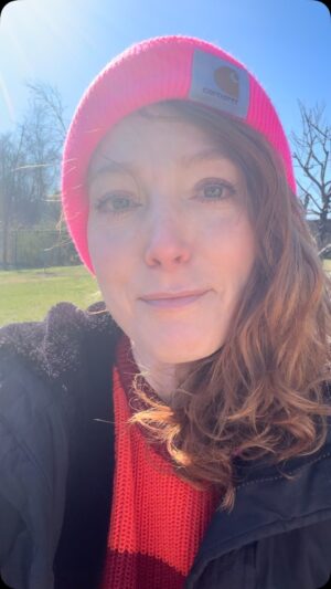 Alicia Witt Instagram - join me at 12 pacific time (2 central) for a moment of silence together - world wide ✨💫🤍

#davidlynch #mlk #inauguration #worldmeditationday #davidlynchfoundation #dlf