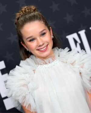 Alisha Weir Instagram - @criticschoice a dream come true💫🫶🏻🤍
Thank you to everyone who made this magical night possible, I am unbelievably grateful, and so honoured to have been recognised for 'Abigail' and be among so many amazing people last night. 
It feels like a dream💞 
Thank you @universalpictures @abigailthemovie @officialpxe @imprintpr 💙

And to the best!!!! 
Hair: @marcmena 
Makeup: @sarahuslan 
Styling: @laura_sophie_cox