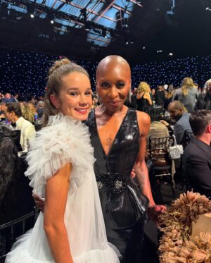 Alisha Weir Instagram - @criticschoice a dream come true💫🫶🏻🤍
Thank you to everyone who made this magical night possible, I am unbelievably grateful, and so honoured to have been recognised for 'Abigail' and be among so many amazing people last night. 
It feels like a dream💞 
Thank you @universalpictures @abigailthemovie @officialpxe @imprintpr 💙

And to the best!!!! 
Hair: @marcmena 
Makeup: @sarahuslan 
Styling: @laura_sophie_cox