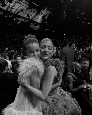 Alisha Weir Instagram - @criticschoice a dream come true💫🫶🏻🤍
Thank you to everyone who made this magical night possible, I am unbelievably grateful, and so honoured to have been recognised for 'Abigail' and be among so many amazing people last night. 
It feels like a dream💞 
Thank you @universalpictures @abigailthemovie @officialpxe @imprintpr 💙

And to the best!!!! 
Hair: @marcmena 
Makeup: @sarahuslan 
Styling: @laura_sophie_cox