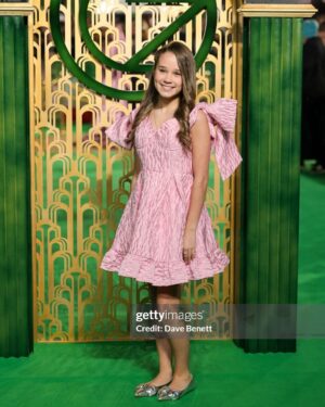 Alisha Weir Instagram - Wicked European Premiere!💕🫧💚🎀✨
So unbelievably grateful for last night! This movie is EVERYTHING and more!🫶🏻 
Thank you so much @universalpicturesuk @charnleycommunications @methodldn 💚
And to all the amazing people I met last night! Xx
