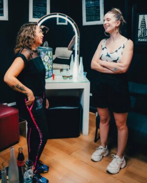 Alison Mandel Instagram - Vamos mi @chiquiaguayo 💕🎀💜
A brillar cómo sabes hacerlo, y que sea una noche maravillosa 🌟 así cómo imaginas ☺️🌺💕
Te quiero mi partner 🦋