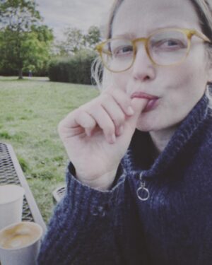 Alison Sudol Instagram - friends let friends eat lunch alone - thanks to @jocapesfogler for watching the small fry so I could eat with both hands with a full view of the heath