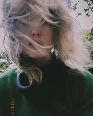 Alison Sudol Instagram - my head is so far from my legs right now