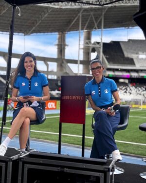 Alline Calandrini Instagram - Encerrando a temporada Brasileirão 2024 com o aquecimento Sportv. 

Que temporada emocionante. Ta maluco! 
Que venha 2025 e mais realizações ✨