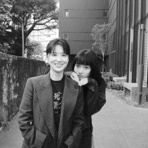 Allison Lin Instagram - 某天宣傳的知君與姵亭
多麼cute☺️

#死了一個娛樂女記者之後 

@mirrorfiction_series 
@sandroparis 

Stylist @charliebubblecat 
Makeup @kaiting_w 
Hair @zoom_hans 
Team @weteamwork.co
