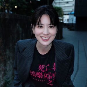 Allison Lin Instagram - 某天宣傳的知君與姵亭
多麼cute☺️

#死了一個娛樂女記者之後 

@mirrorfiction_series 
@sandroparis 

Stylist @charliebubblecat 
Makeup @kaiting_w 
Hair @zoom_hans 
Team @weteamwork.co