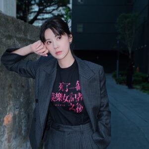 Allison Lin Instagram - 某天宣傳的知君與姵亭
多麼cute☺️

#死了一個娛樂女記者之後 

@mirrorfiction_series 
@sandroparis 

Stylist @charliebubblecat 
Makeup @kaiting_w 
Hair @zoom_hans 
Team @weteamwork.co