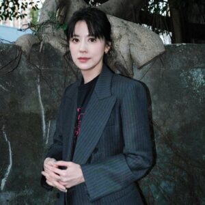 Allison Lin Instagram - 某天宣傳的知君與姵亭
多麼cute☺️

#死了一個娛樂女記者之後 

@mirrorfiction_series 
@sandroparis 

Stylist @charliebubblecat 
Makeup @kaiting_w 
Hair @zoom_hans 
Team @weteamwork.co