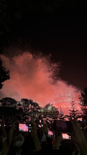 Alma Hussein Instagram - I told myself that I’ll not cry but ended up crying the entire time; the moment I saw the fireworks I experienced a feeling I’ll never be able to express > I was happy, emotional and most importantly grateful > 16 year old Alma who used to doubt herself so much is definitely proud of the 21 year old Alma. I’ve always wanted to travel but I never had the guts to do it, finally I’m at a stage where I get to travel for work. I have been manifesting this life ever since I was a kid, until now I was in such a race and I forgot that I actually did achieve a lot of my dreams and as soon as I saw the fireworks i realised how far I’ve come. Life isn’t just about relationships, work, parties and so on, life is all about emotions; it’s how you feel, it’s about experience, it’s about loving yourself:) so this year take that risk and you’ll realise how far you’ve come! 
Some amazing experiences are just one chance away.

( Travel , Australia, Sydney, Fireworks)

#explore#explorepage#exploremore#recommended