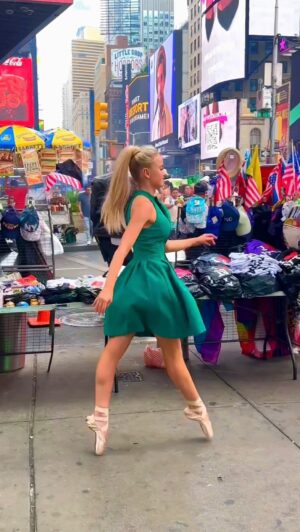 Alta Sweet Tabar Instagram - Ballet strut through NYC🩰🚕🥰