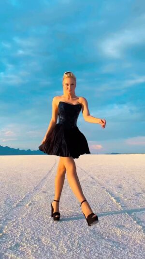 Alta Sweet Tabar Instagram - Little black dress & catwalk🖤