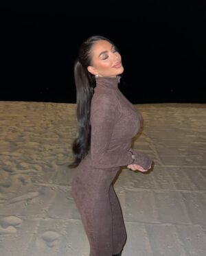 Ambre Abadia Instagram - 🤎 

Ensemble @fashionnova 🔥 
Réf : Weekend Chill Terry Cloth Pant Set - Chocolate

#collaborationrémunérée