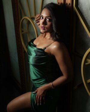 Amika Shail Instagram - 💚👒👑

.
.
#Amikashail #instagood #portrait