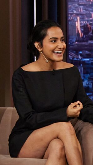 Amrit Kaur Instagram - @thesexlivesofcollegegirls star @amritkaur on her first encounter with @mindykaling.