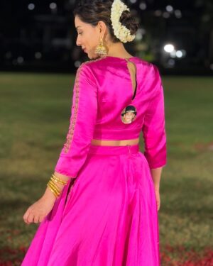 Amrita Puri Instagram - Rani pink 💓🌷
Also, that sticker is baby Sid. #teamgroom #sidgotmaal 
📸 @sophiaznair3