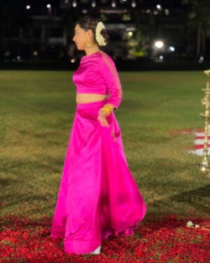 Amrita Puri Instagram - Rani pink 💓🌷
Also, that sticker is baby Sid. #teamgroom #sidgotmaal 
📸 @sophiaznair3