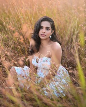 Amruta Dhongade Instagram - 🍂
.
.
Pc - @kuldip1985 
MuA - @balikatandale.makeupartist 
Outfit- @vaidehi_behere_jadhav 
.
#amrutadhongade #dhongadeamruta #amrutadhongadeofficial #amrutadhongadefc #dhongadepics