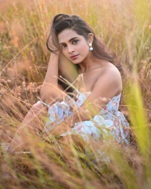 Amruta Dhongade Instagram - 🍂
.
.
Pc - @kuldip1985 
MuA - @balikatandale.makeupartist 
Outfit- @vaidehi_behere_jadhav 
.
#amrutadhongade #dhongadeamruta #amrutadhongadeofficial #amrutadhongadefc #dhongadepics