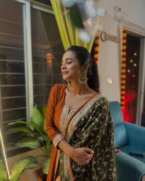 Amruta Dhongade Instagram - Happy Diwali from me to my love ones ♥️✨🪔
.
.
Pc - ✨
#amrutadhongade #amrutadhongadeofficial #dhongadeamruta #diwali2024 #amrutadhongadefc