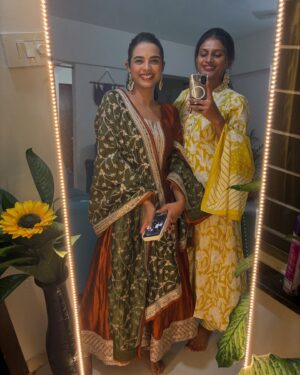 Amruta Dhongade Instagram - Happy Diwali from me to my love ones ♥️✨🪔
.
.
Pc - ✨
#amrutadhongade #amrutadhongadeofficial #dhongadeamruta #diwali2024 #amrutadhongadefc