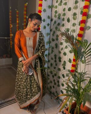 Amruta Dhongade Instagram - Happy Diwali from me to my love ones ♥️✨🪔
.
.
Pc - ✨
#amrutadhongade #amrutadhongadeofficial #dhongadeamruta #diwali2024 #amrutadhongadefc