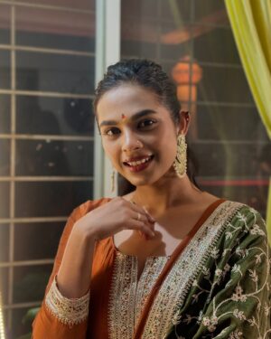 Amruta Dhongade Instagram - Happy Diwali from me to my love ones ♥️✨🪔
.
.
Pc - ✨
#amrutadhongade #amrutadhongadeofficial #dhongadeamruta #diwali2024 #amrutadhongadefc