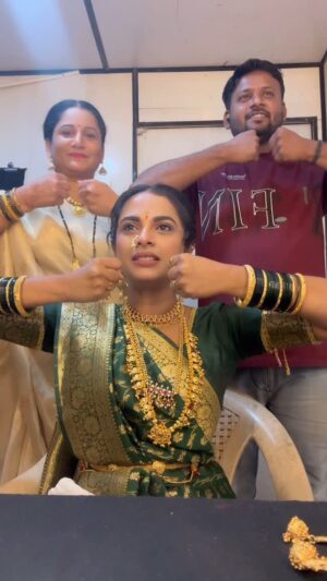 Amruta Dhongade Instagram - And the winner is😎🤟(me🤓)
@pradnya_athlekar @rravi.shelke1227 
.
.
#dhongadeamruta #amrutadhongade #amrutadhongadeofficial #dhongade #maharashtrachimirchi #funnyvideos y