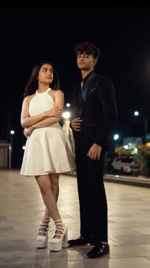 Amulya Rattan Instagram - Making a statement without saying a word. 🖤🤍 W/ @amulyarattan_ 
.
🎥 :- @filmingwithhorsemen 
.
#tarunkinra #amulyarattan