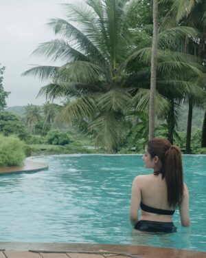 Amulya Rattan Instagram - Just woke up from my teenage🫠✨🌴