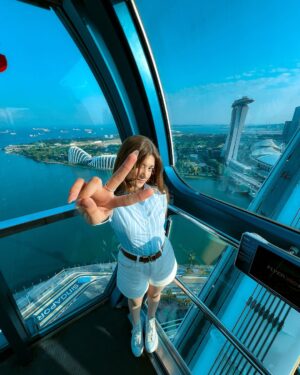 Amulya Rattan Instagram - Always a girl who loves seeing the world✨🧳
.
.
.
#amulyarattan #singapore